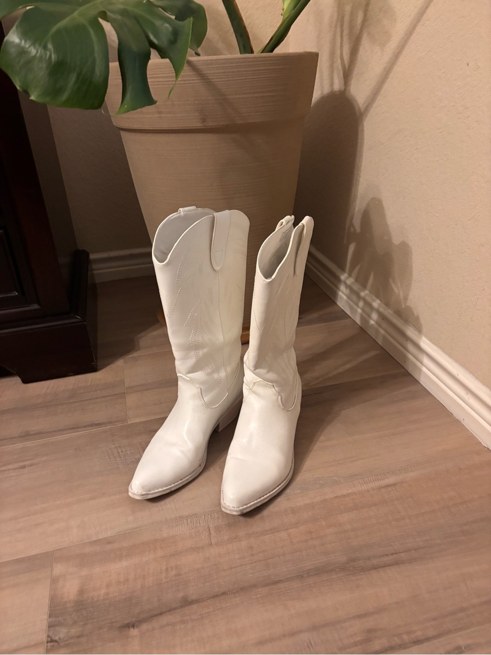 White Western Boots - Classic Cowboy Style